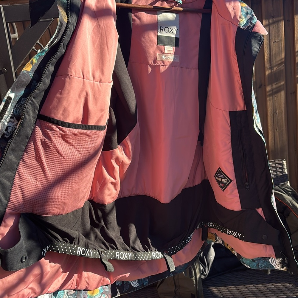 ROXY Ski Jacket - Picture 3 of 8